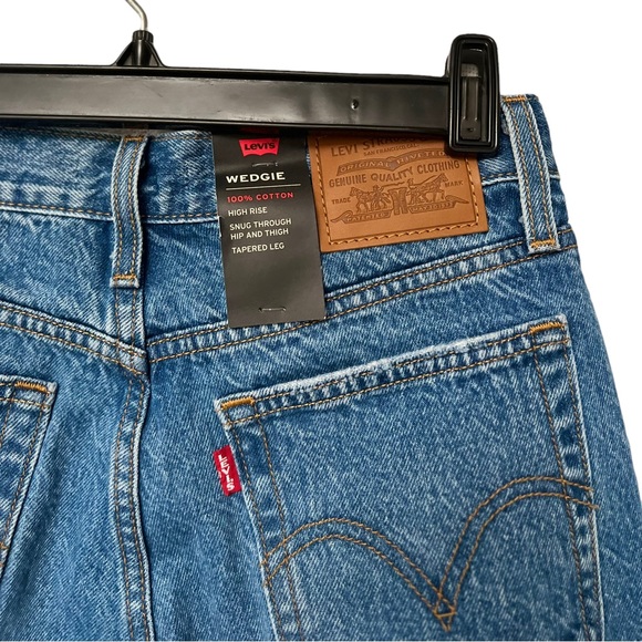 NWT LEVI’S Wedgie High Waisted Destroyed Denim Jeans - Picture 8 of 12